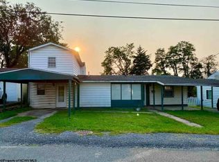 210 Parkview Dr, Westover, WV 26501
