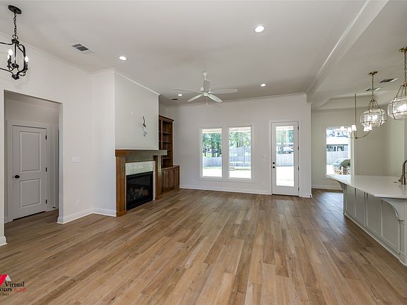 4th image of 725 Julesburg Ln