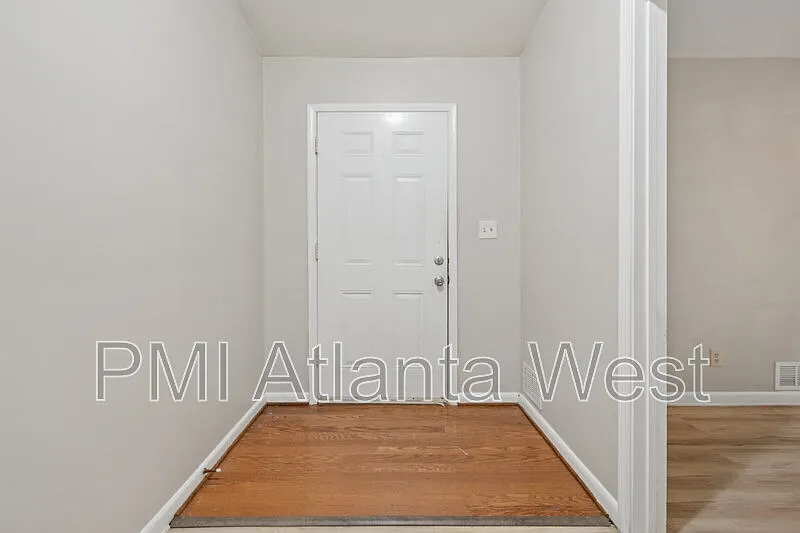 3 bed, 2.0 bath, 1788 sqft, $1,820 — Photo 2