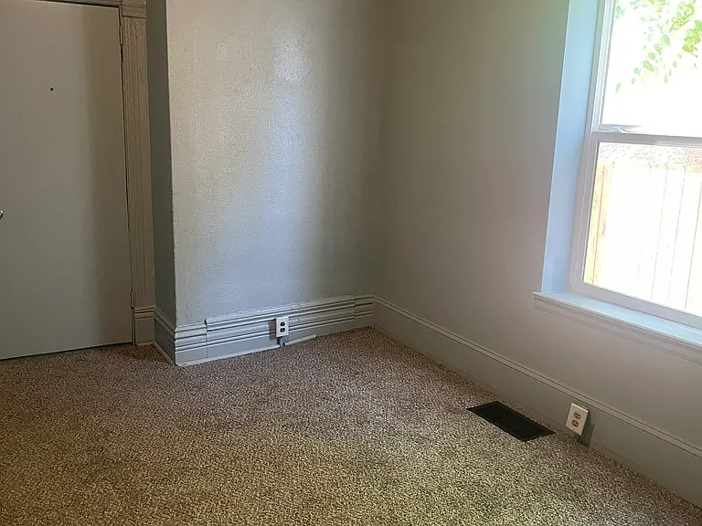 1043 Berkley Ave #2 — Photo 8