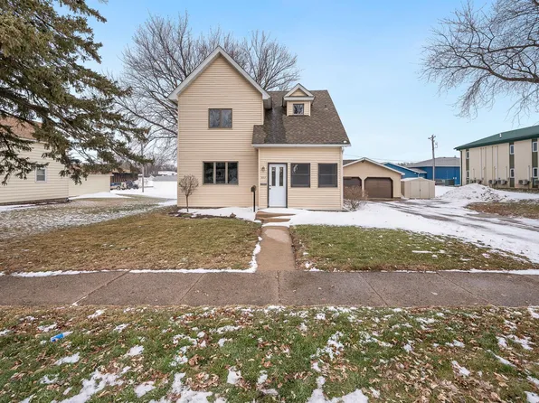 811 E 5th St, Blue Earth, MN 56013