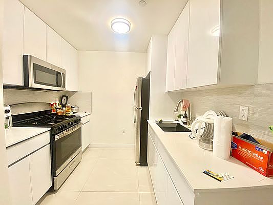 1st image of 1705 E 17th St #101
