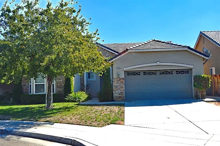 6634 N Sandrini Ave photo 1