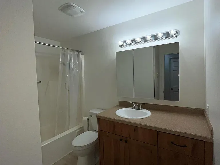 3 bed, 1242 sqft, $2,500 — Photo 4