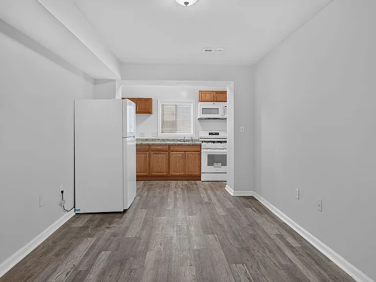201 57th St NE — Photo 6