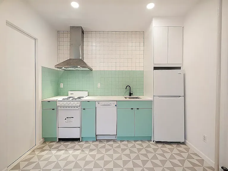 487 Clinton Ave #1B — Photo 5