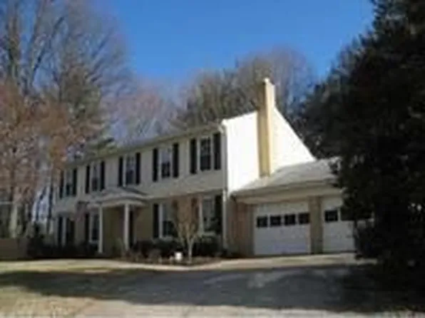 10101 Nadine Dr, Vienna, VA 22181