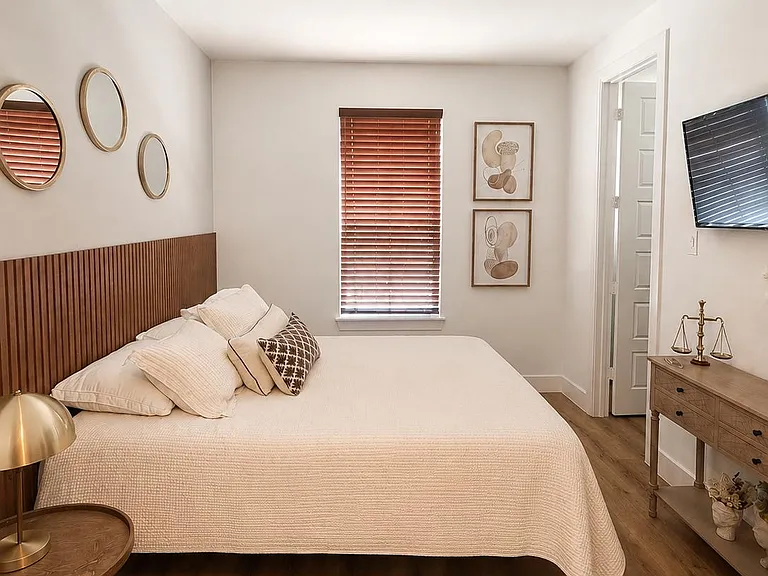 2432 Elm Pl — Photo 8