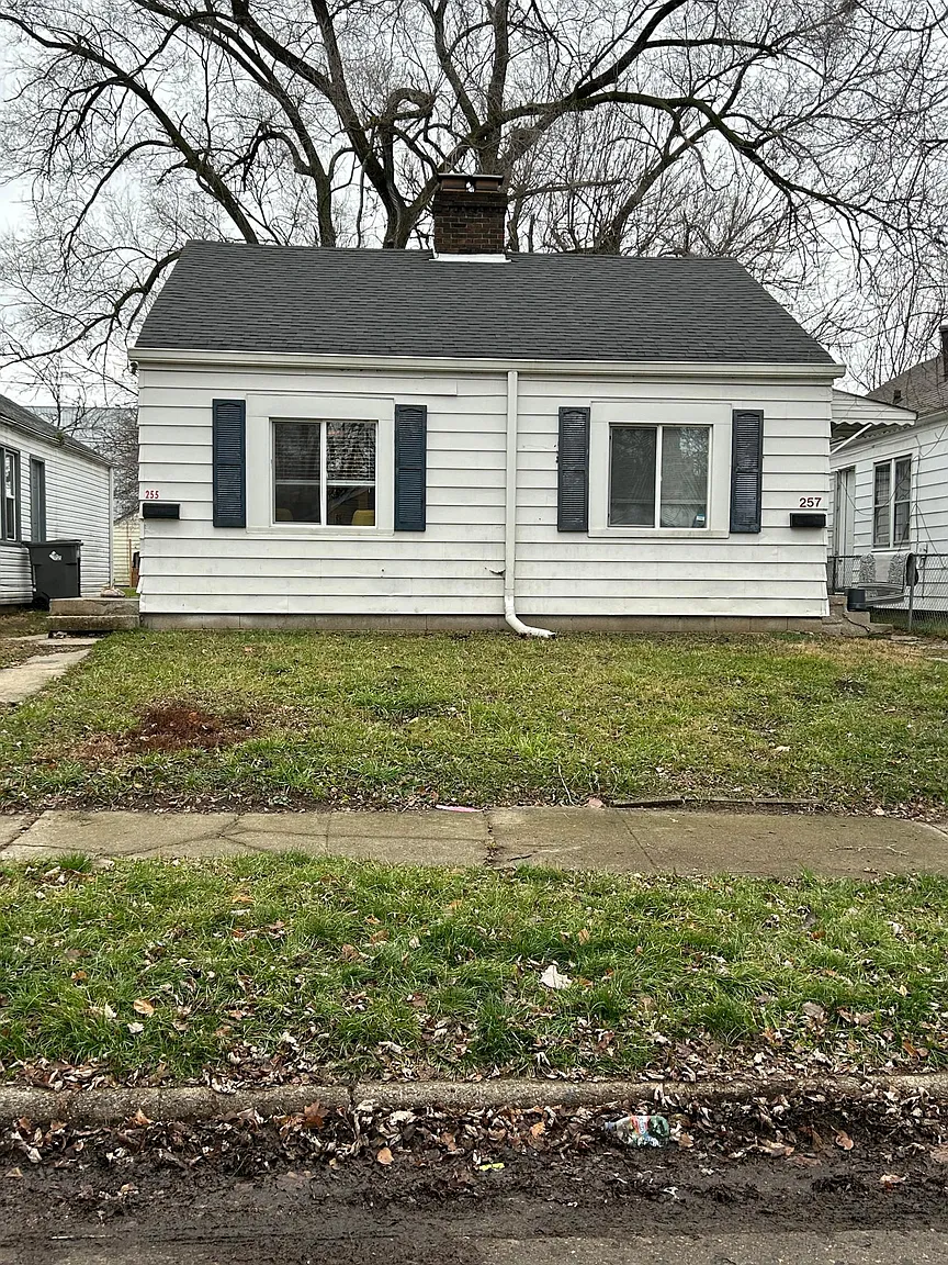 255 S Dearborn St photo 1