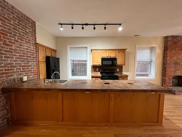 217 Stratford Ave #3 — Photo 2