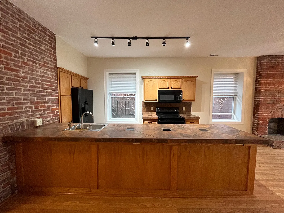 Building Photo - 217 Stratford Ave #3