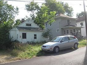 1st image of 922 Raymond St