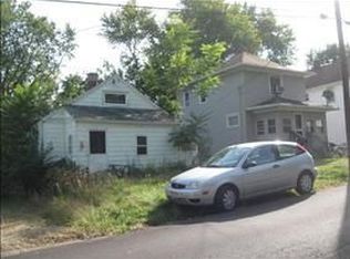 922 Raymond St, Barberton, OH 44203