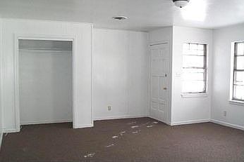 4th image of 1006 Wesley Dr
