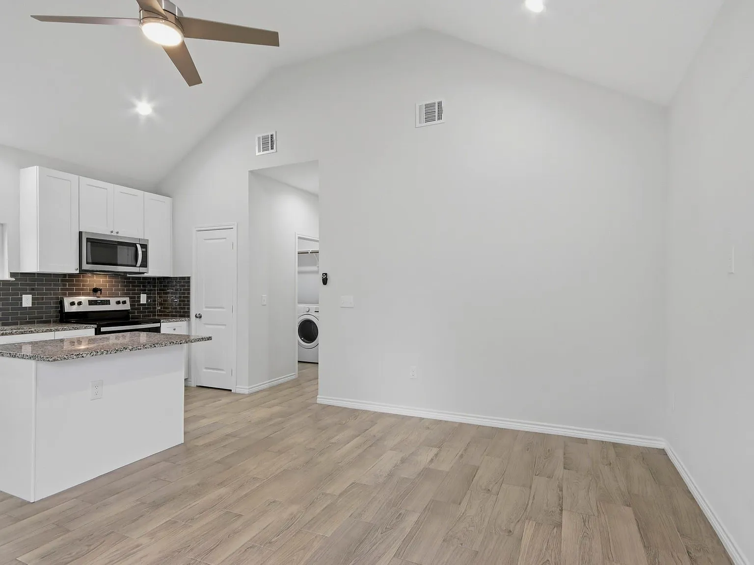 3 bed, 2.0 bath, $1,850 — Photo 3