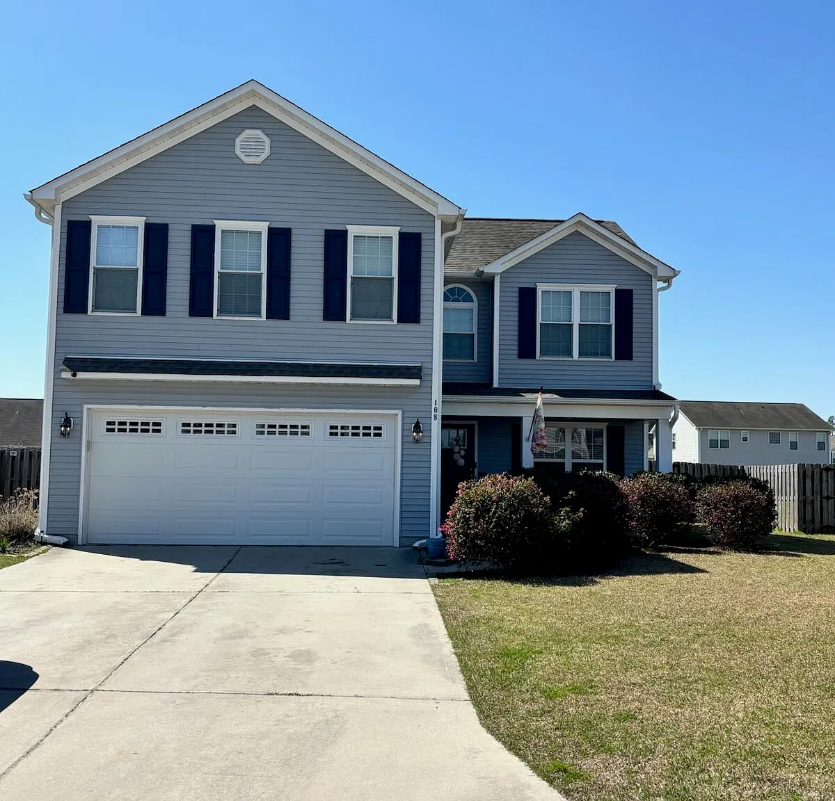 4 bed, 2.5 bath, $2,000 — Photo 1