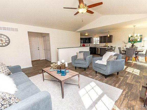 2nd image of 175 Rivers Edge Dr