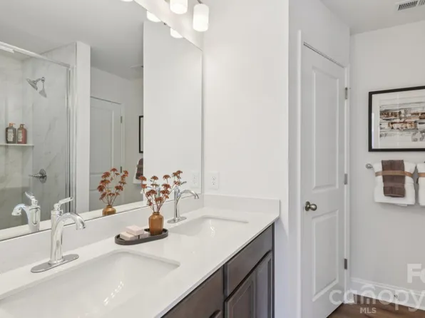 7555 Ethora Way, Charlotte, NC 28216
