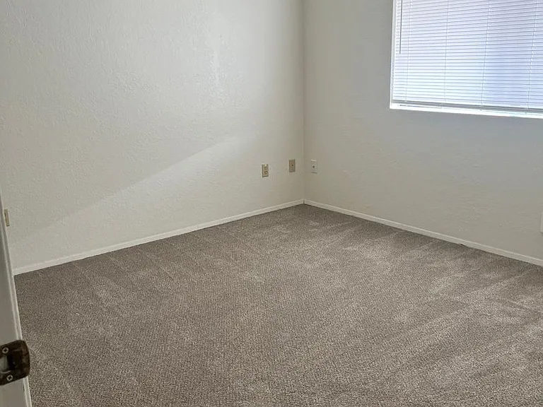 730 E Baldwin Ave — Photo 3