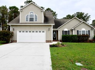 370 Beacon Ln, Sneads Ferry, NC 28460