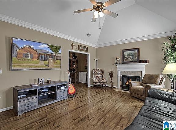 2nd image of 5855 Marchester Cir