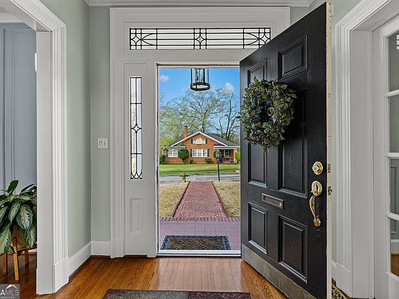 3rd image of 403 College Ave