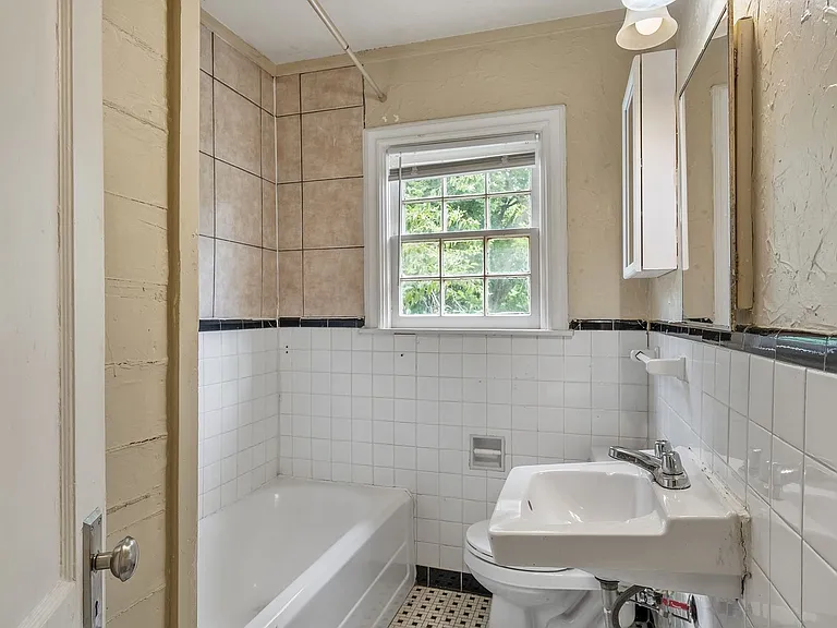 132 Rowland Pl — Photo 8