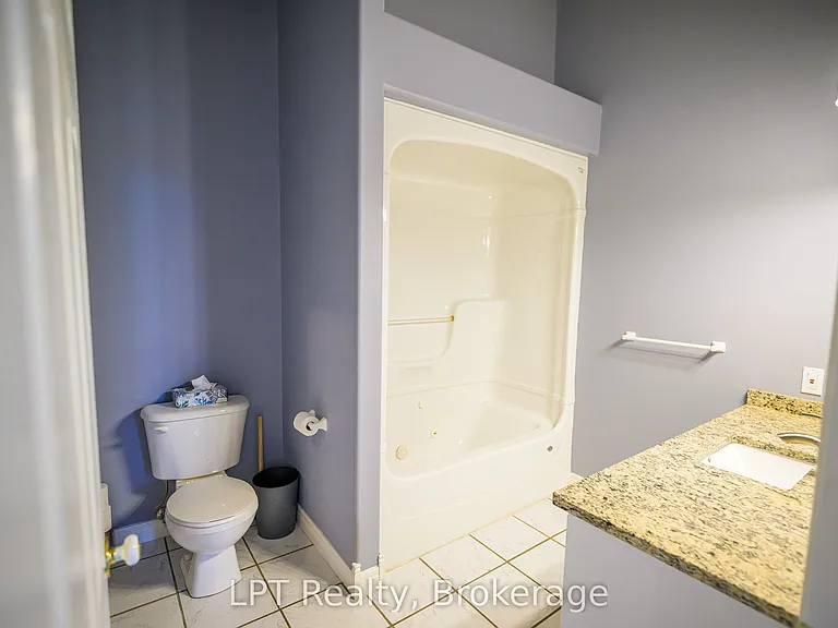 317 Queen St #304 — Photo 16