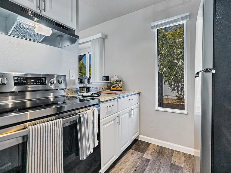 4390 Loomis Ave #A — Photo 8
