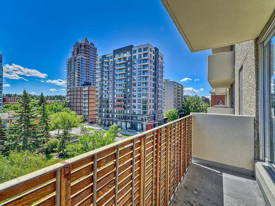 738 14th Ave SW