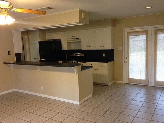 5th image of 3207 McElroy Dr