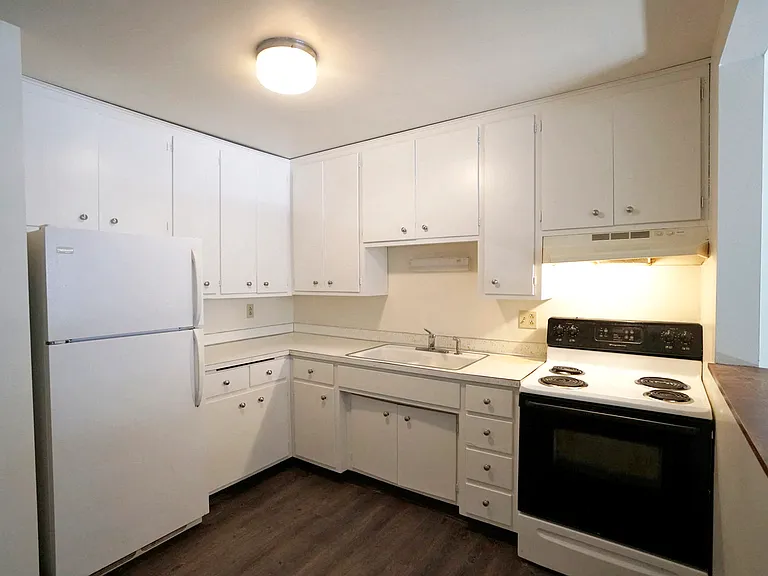English Conway Place — Photo 11
