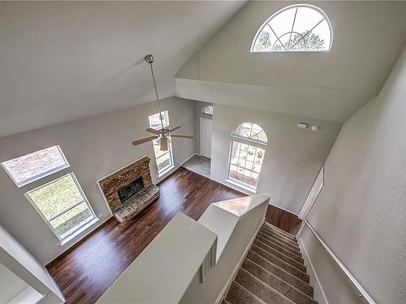 5th image of 2428 Ithaca Dr