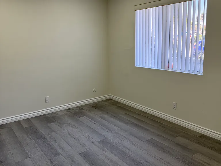 537 W Broadway #101 — Photo 16