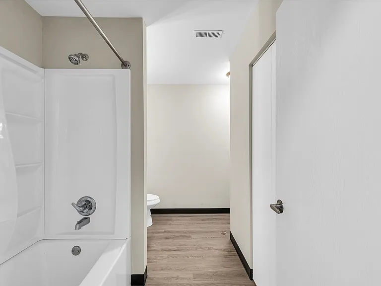207 Nicholas Dr — Photo 10