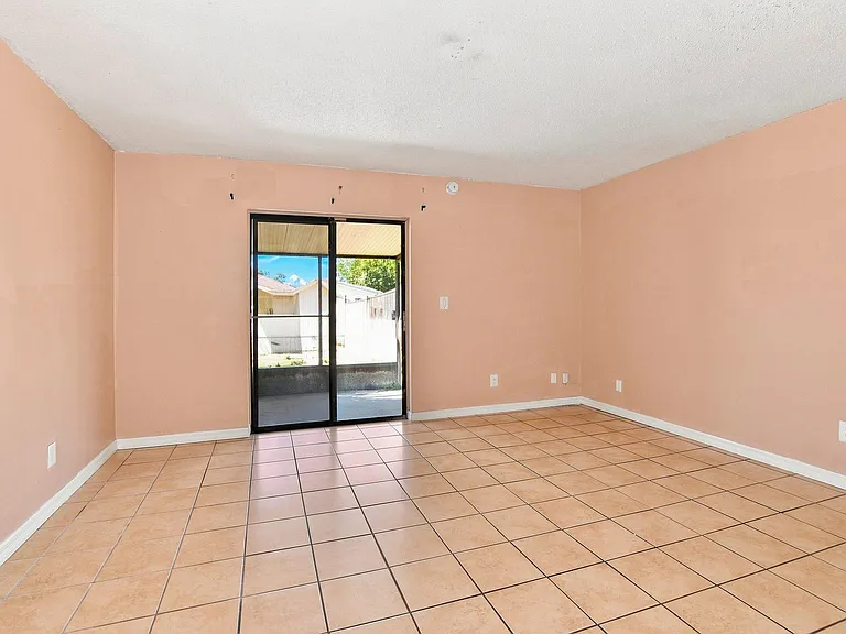 115 Michelle Ln — Photo 5
