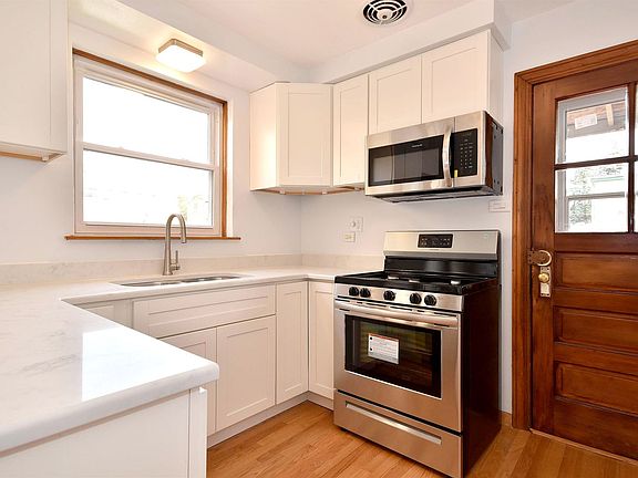 3rd image of 4953 N Marmora Ave