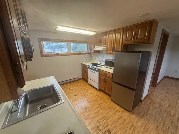 138 Dodge St APT 3, Beverly, MA 01915