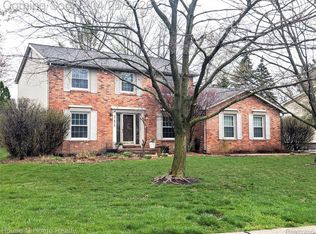 37816 Baywood Dr, Farmington Hills, MI 48335