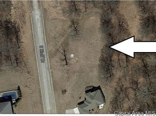 32 E Bluff Dr, Petersburg, IL 62675