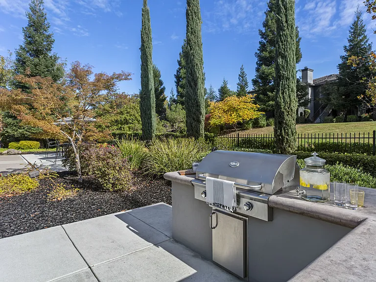 Meridian at Stanford Ranch — Photo 15
