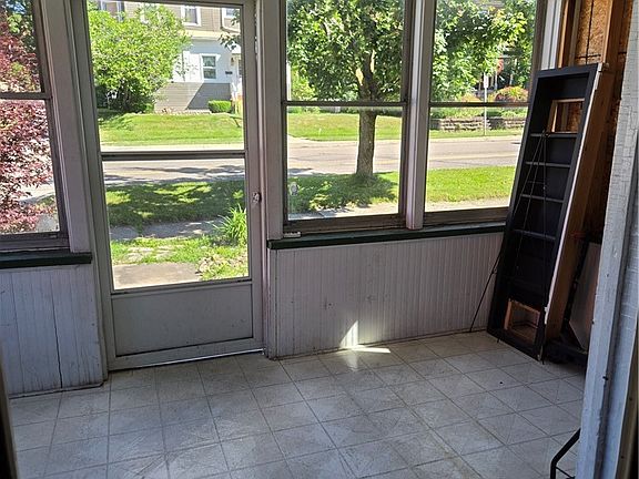 5th image of 112 Biddle St