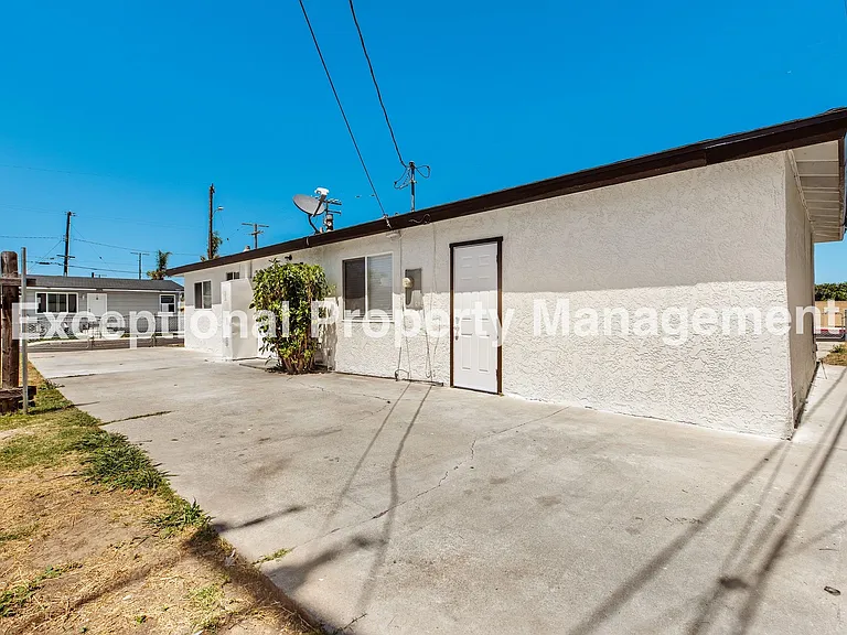 21907 Dolores St — Photo 14