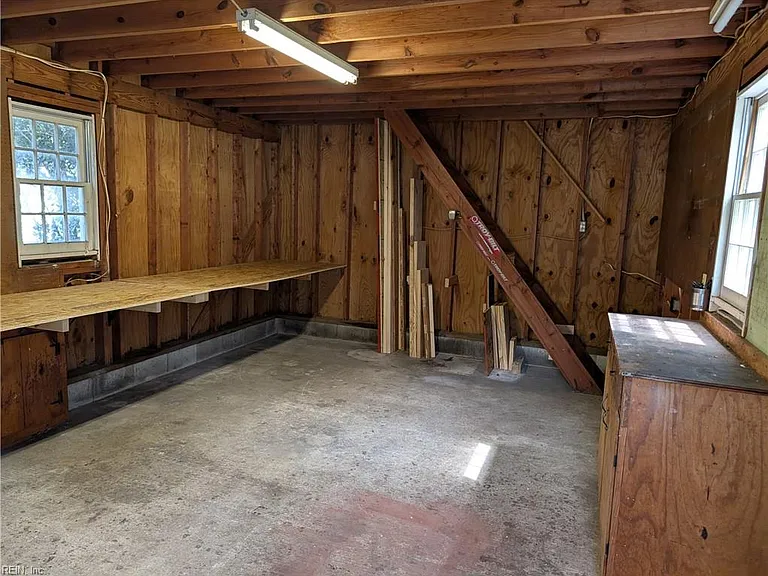 4720 Haywood Dr — Photo 32
