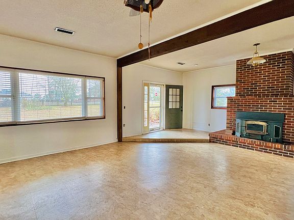 5th image of 225 Lowe Dr #1