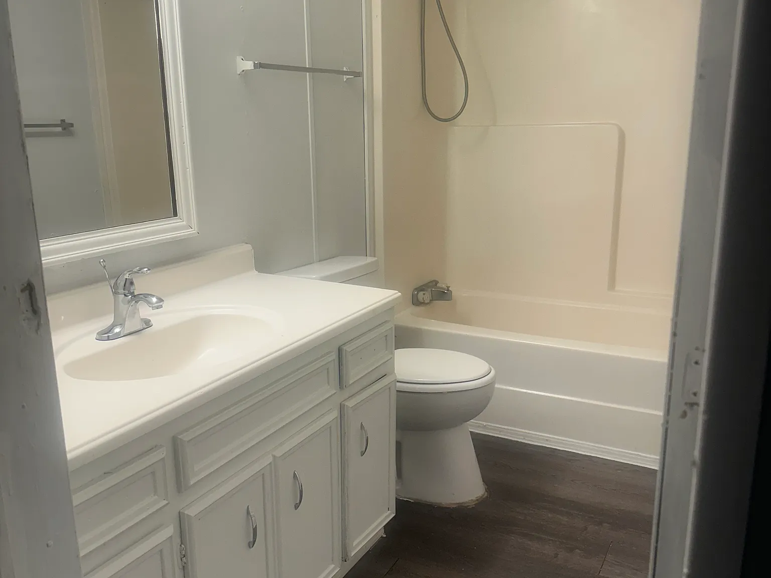 3 bed, 1600 sqft, $1,300 — Photo 2