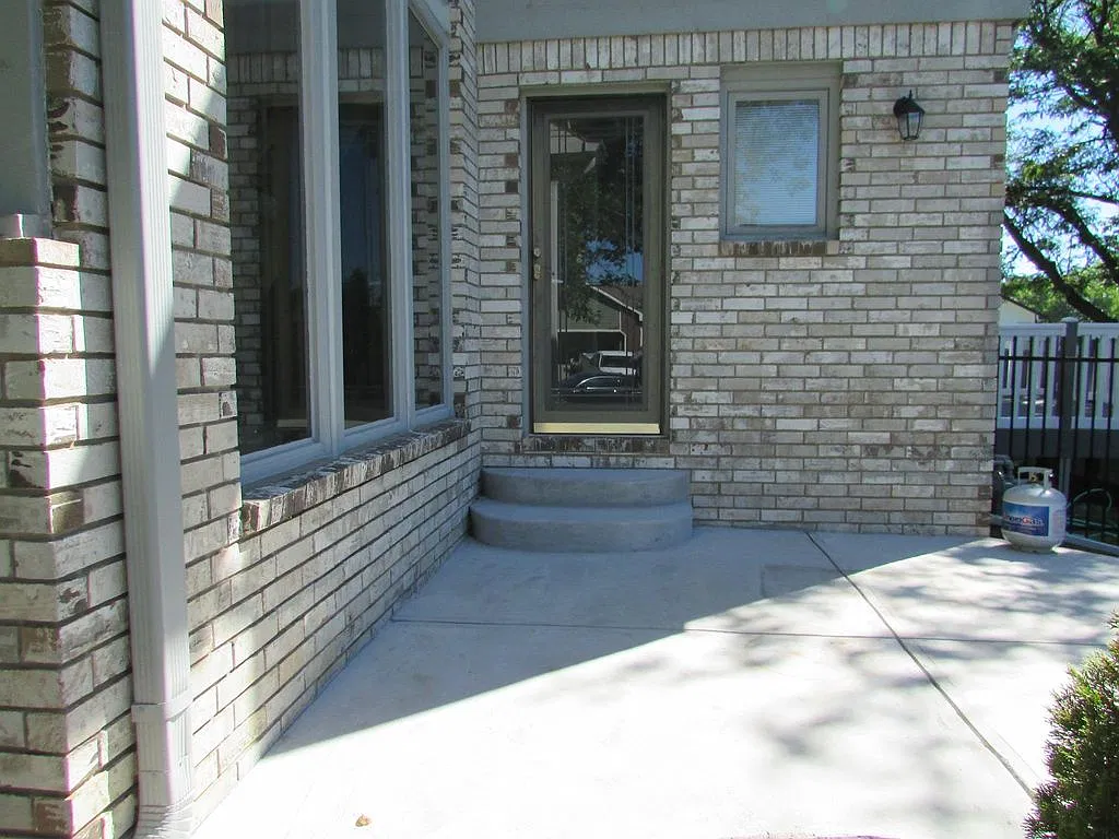 3 bed, 2.5 bath, 2386 sqft, $1,895 — Photo 1