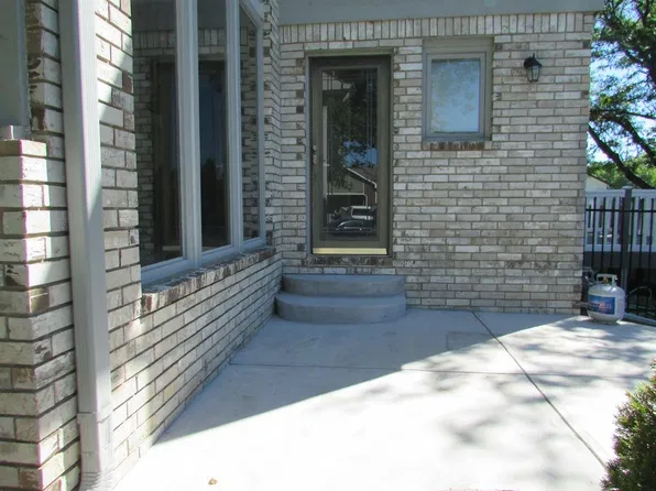 4616 N Farmstead Ct, Wichita, KS 67220