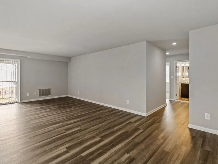 Queens Ridge Apartments — Photo 15