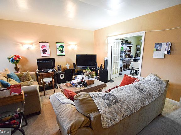 2nd image of 1620 Kingsway Rd